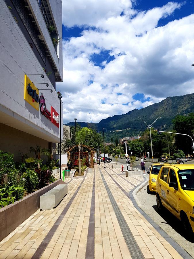 Centro Comercial La *